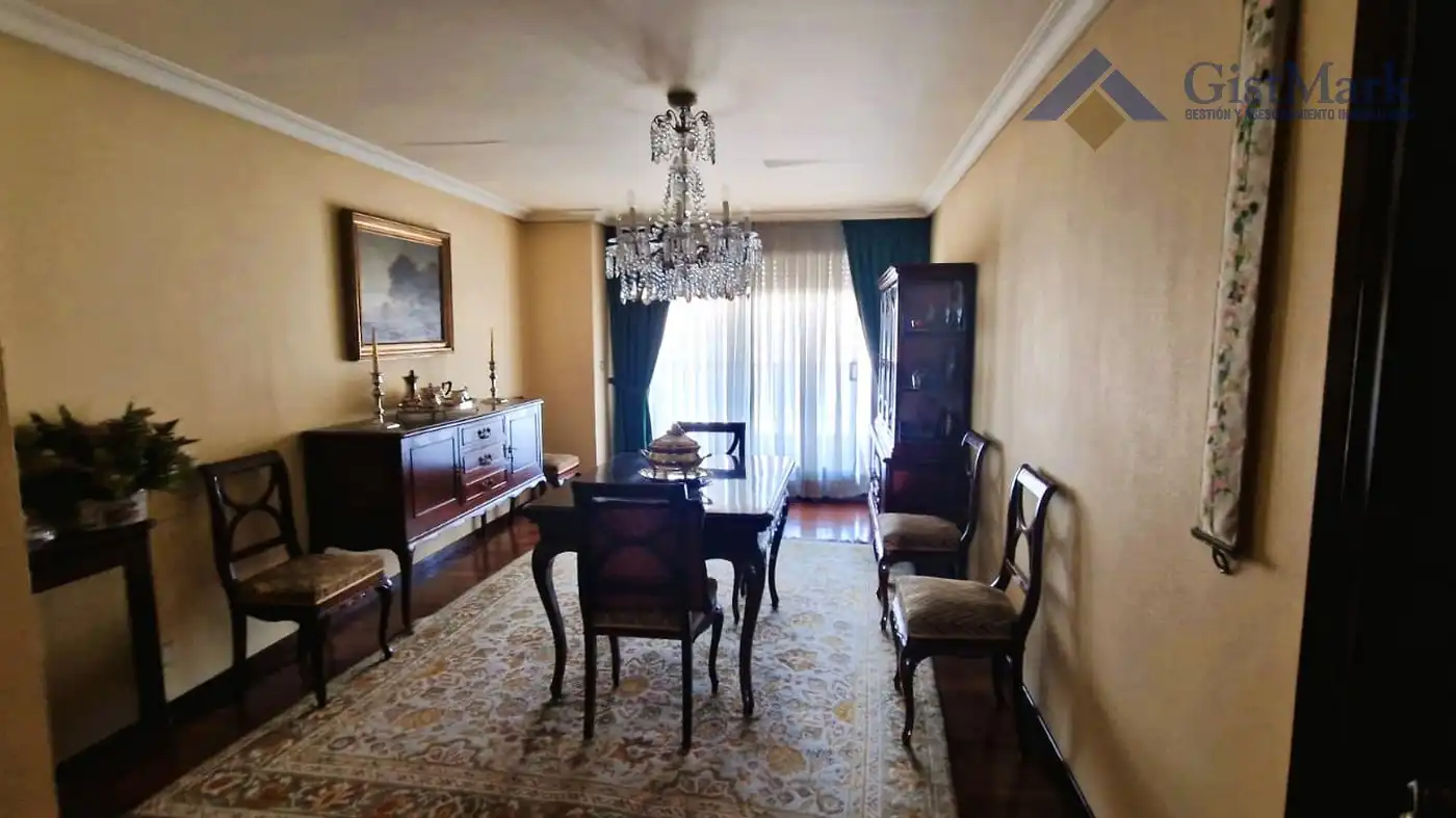Comedor de Piso en venta en Vigo  con Calefacción, Parquet y Terraza