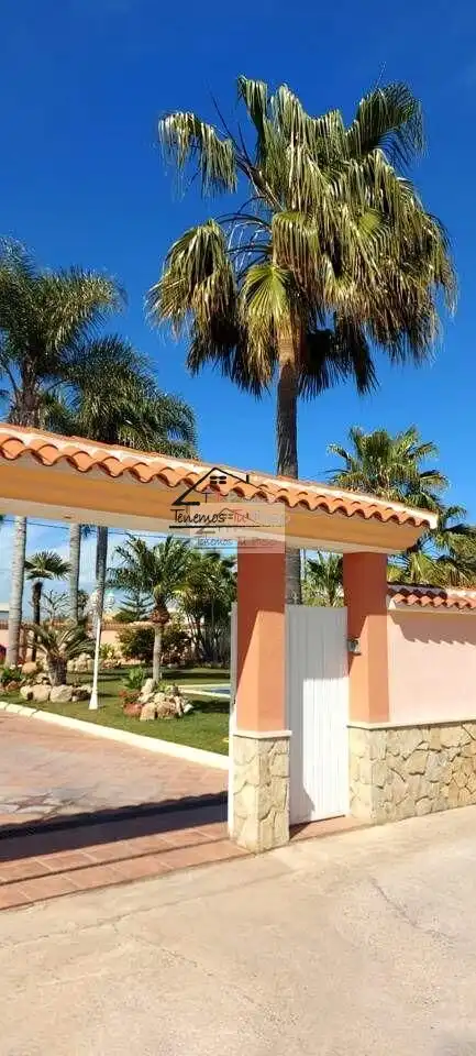 Vista exterior de Finca rústica en venda en Benicarló amb Jardí privat, Terrassa i Piscina