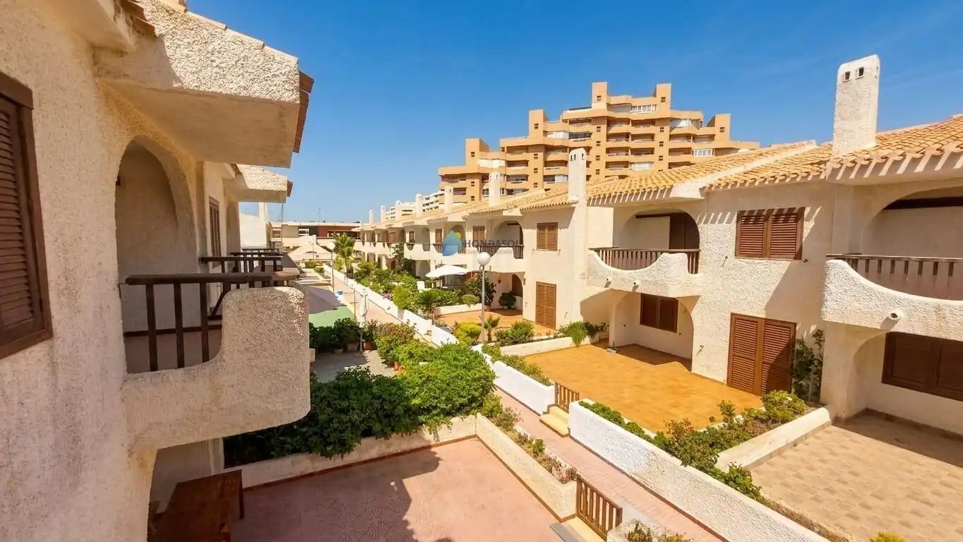 Außenansicht von Maisonette zum Verkauf in La Manga del Mar Menor mit Terrasse, Abstellraum und Möbliert