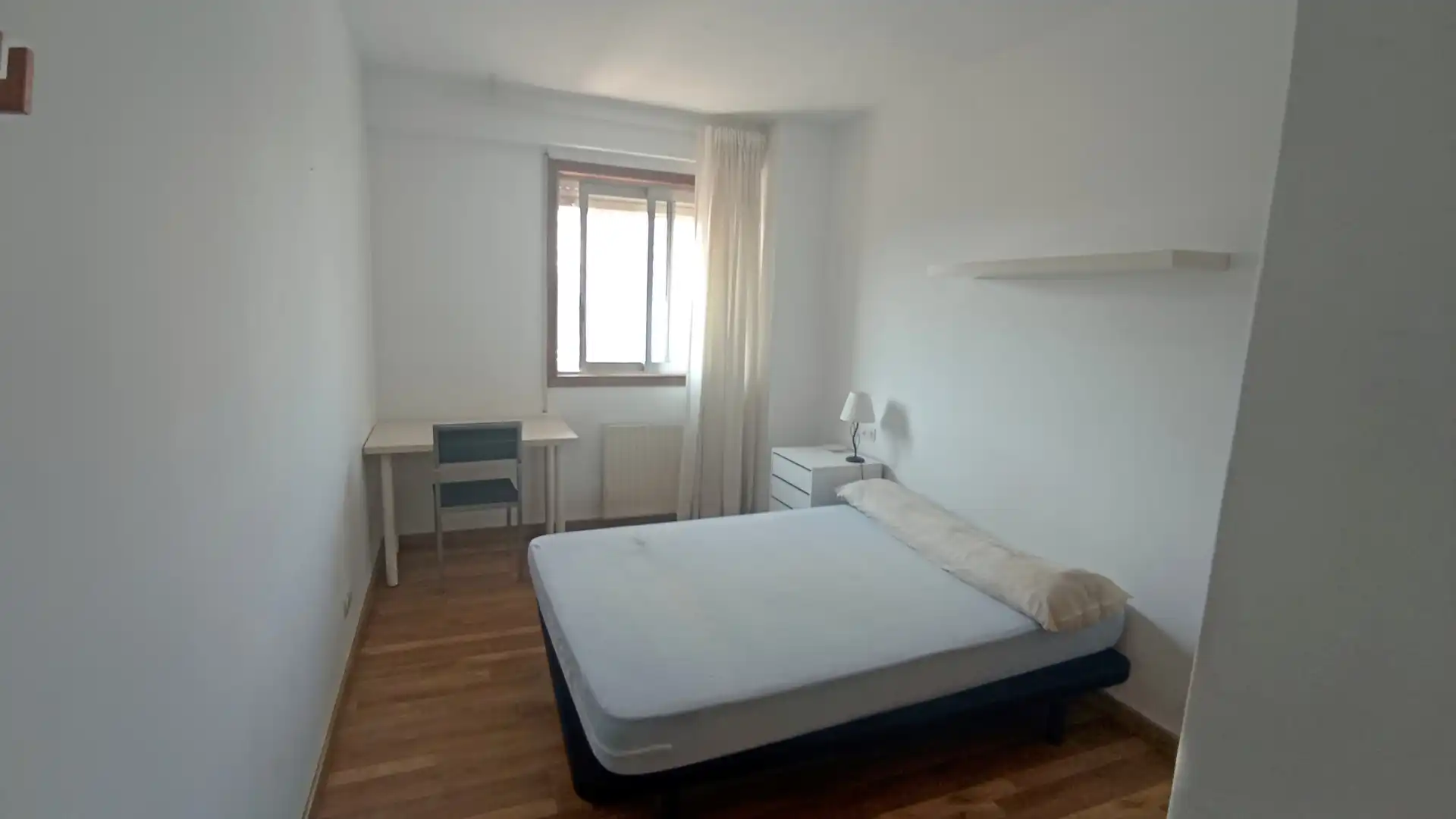 Bedroom of Flat for rent in Pontevedra Capital   with Heating, Furnished and Oven