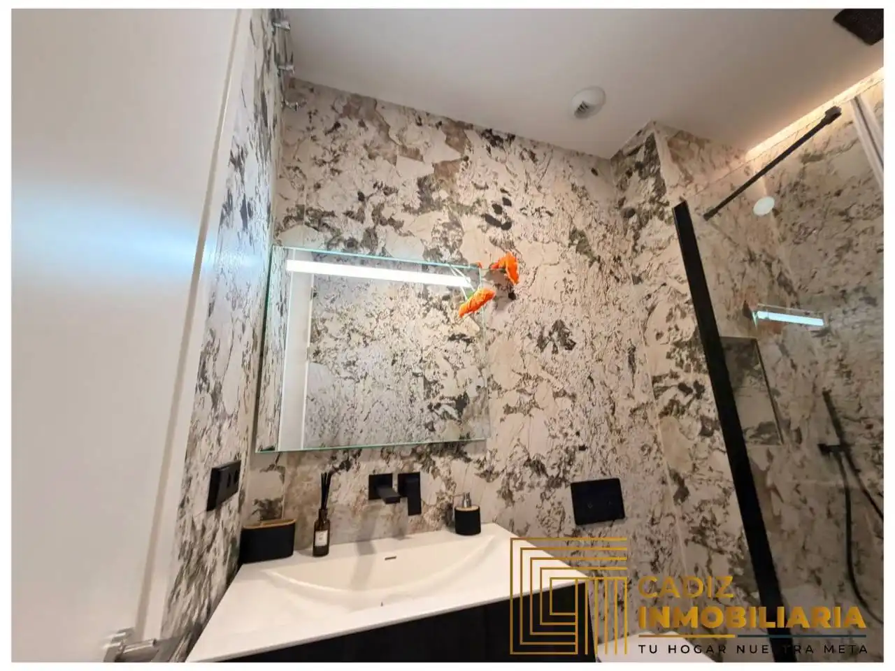 Bathroom of Flat for sale in Cádiz  with Air Conditioner and Furnished