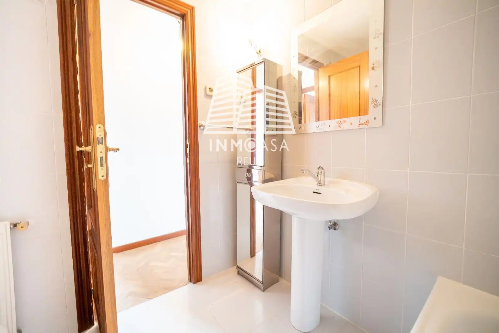 Baño de Casa adosada en venta en Mejorada del Campo con Calefacción, Jardín privado y Terraza