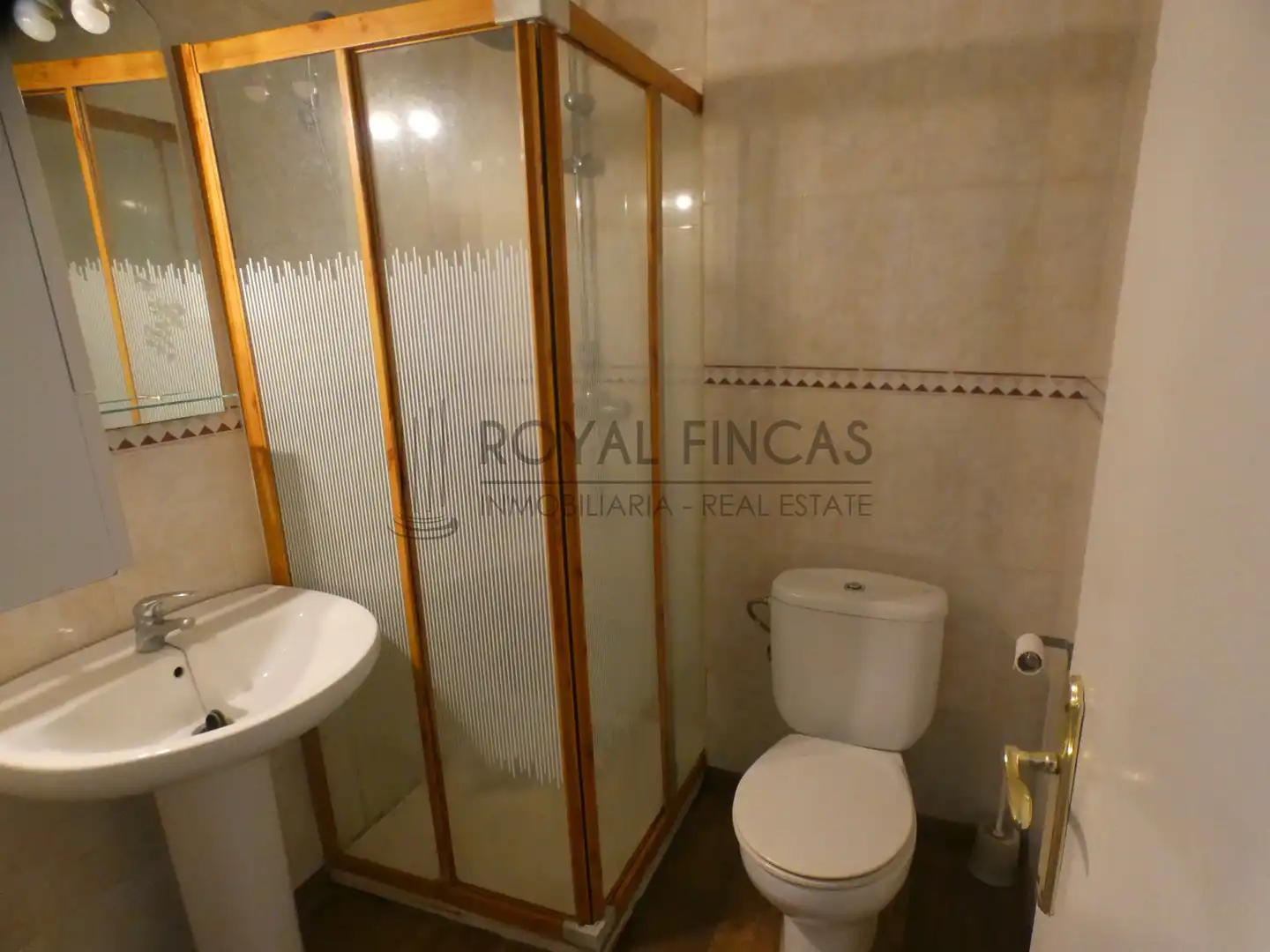 Bathroom of Flat for sale in Benalmádena
