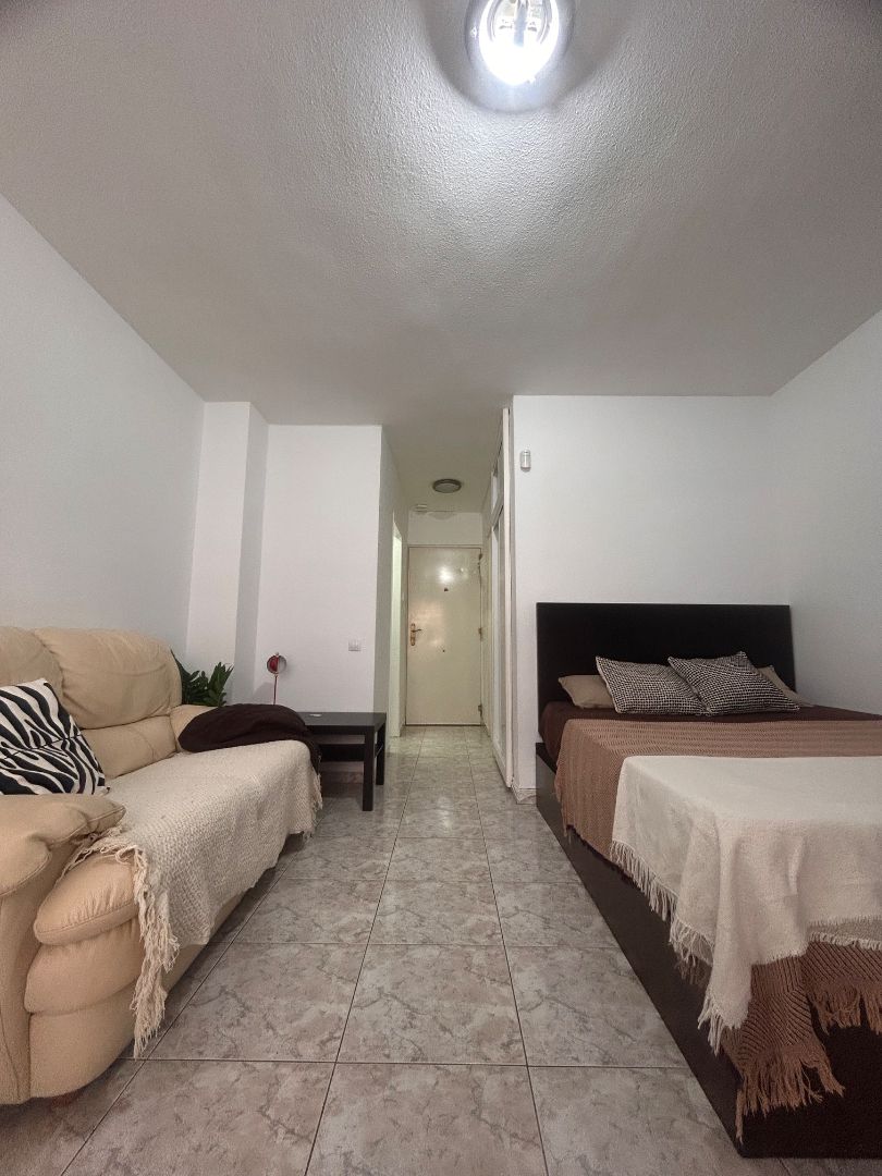 Dormitori de Estudi de lloguer en Benalmádena amb Terrassa, Moblat i Rentadora