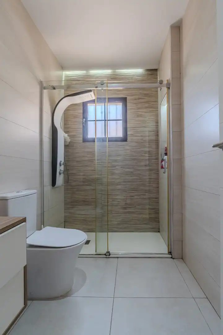 Bany de Casa o xalet en venda en Torrevieja amb Jardí privat, Terrassa i Piscina