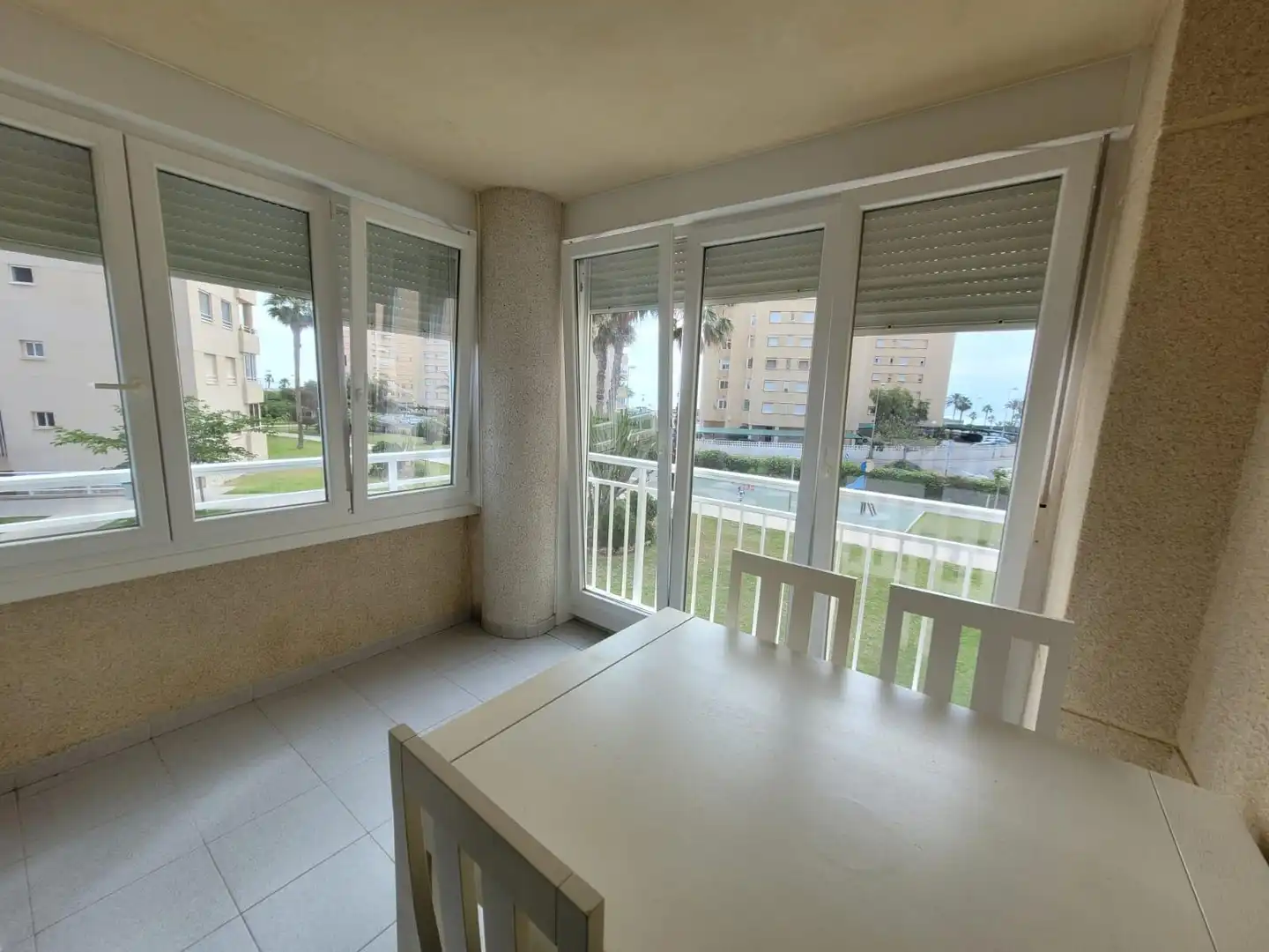Habitación de Apartamento en venta en Alicante / Alacant con Jardín privado, Terraza y Amueblado
