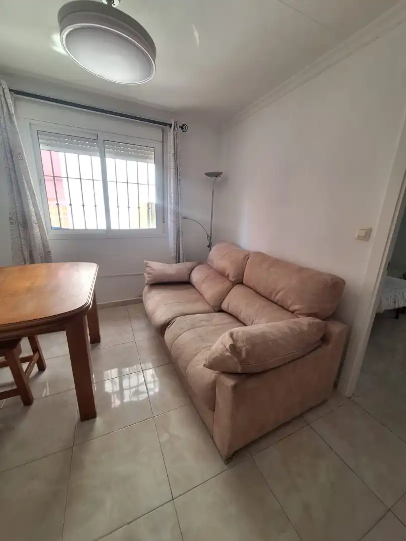 Wohnzimmer von Wohnung zur Miete in La Línea de la Concepción mit Möbliert, Ofen und Waschmaschine