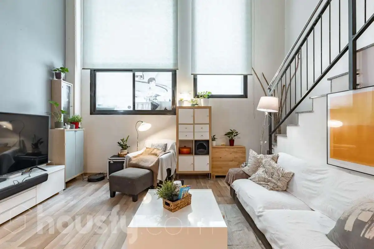 Living room of Duplexes for sale in L'Hospitalet de Llobregat  with Air Conditioner, Heating and Parquet flooring