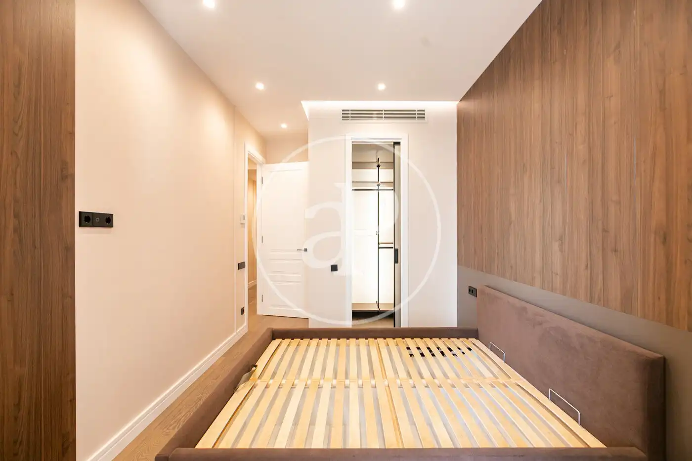 Bedroom of Flat for sale in Barcelona  with Air Conditioner, Heating and Balcony
