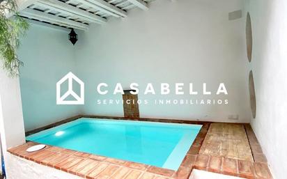 Swimming pool of Single-family semi-detached for sale in  Valencia Capital  with Air Conditioner, Heating and Terrace