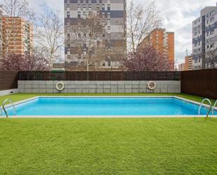 Piscina de Pis en venda en Terrassa