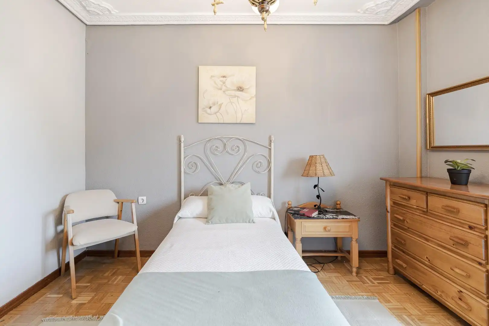 Bedroom of Flat for sale in Alcalá de Henares  with Heating, Terrace and Furnished