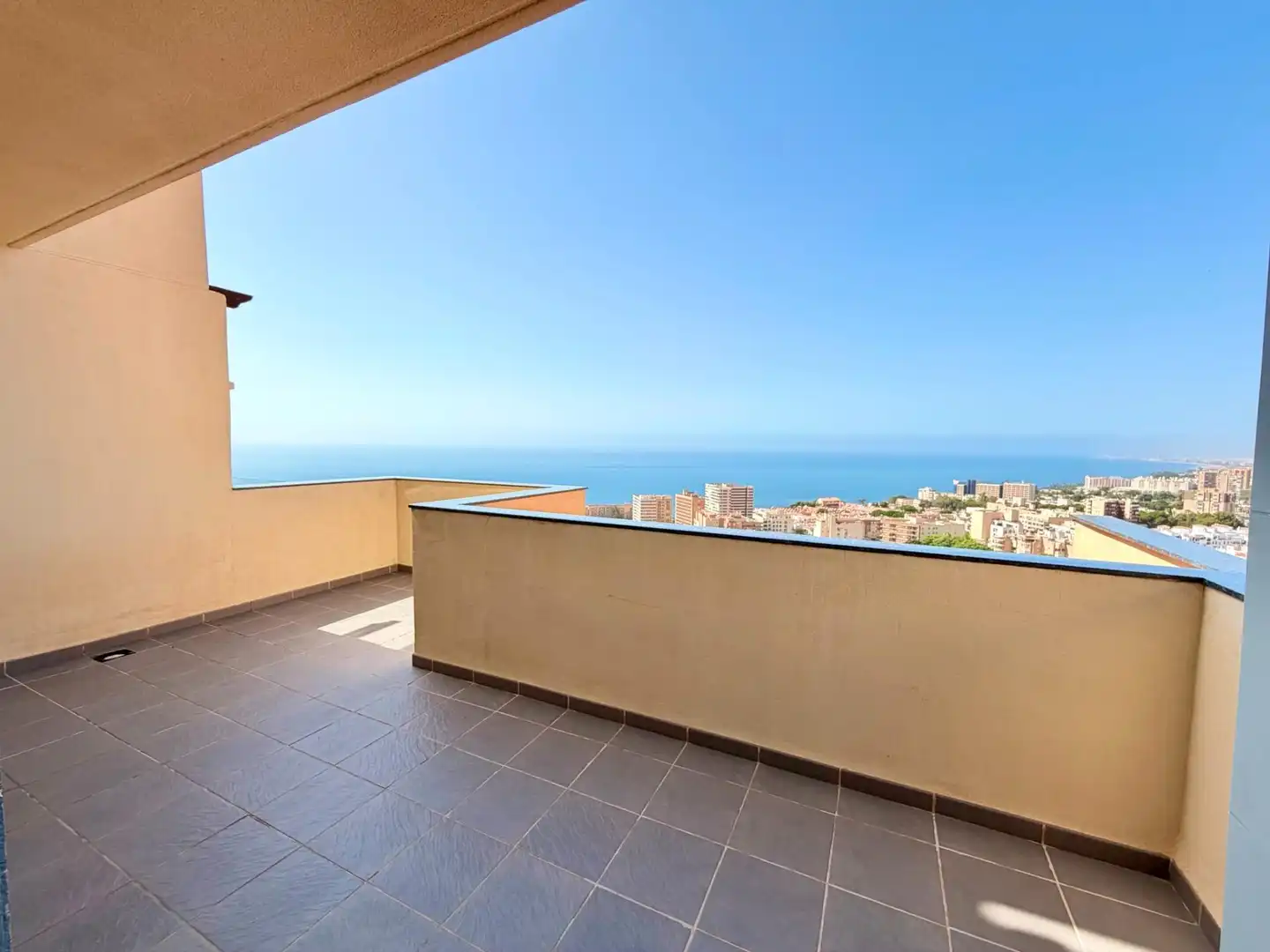 Terraza de Casa adosada de alquiler en Roquetas de Mar con Aire acondicionado, Calefacción y Terraza