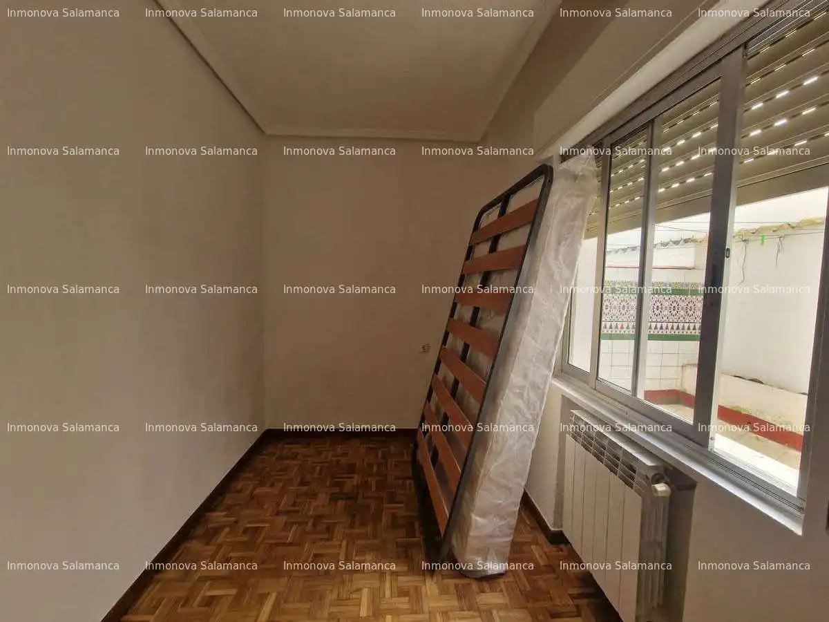 Schlafzimmer von Wohnung zur untervermieten in Salamanca mit Heizung, Terrasse und Möbliert