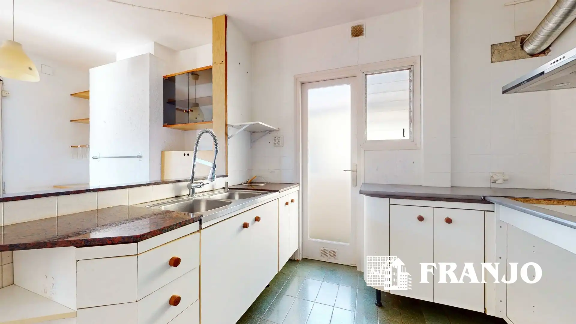 Cocina de Casa o chalet en venta en Barberà del Vallès con Calefacción, Terraza y Trastero