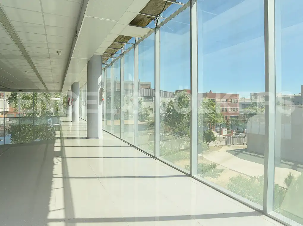 Vista exterior de Nave industrial en venta en Sant Just Desvern
