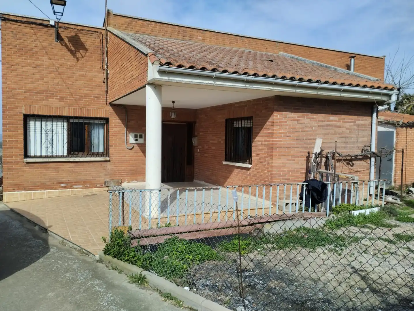Vista exterior de Casa o xalet en venda en San Torcuato amb Calefacció, Jardí privat i Traster