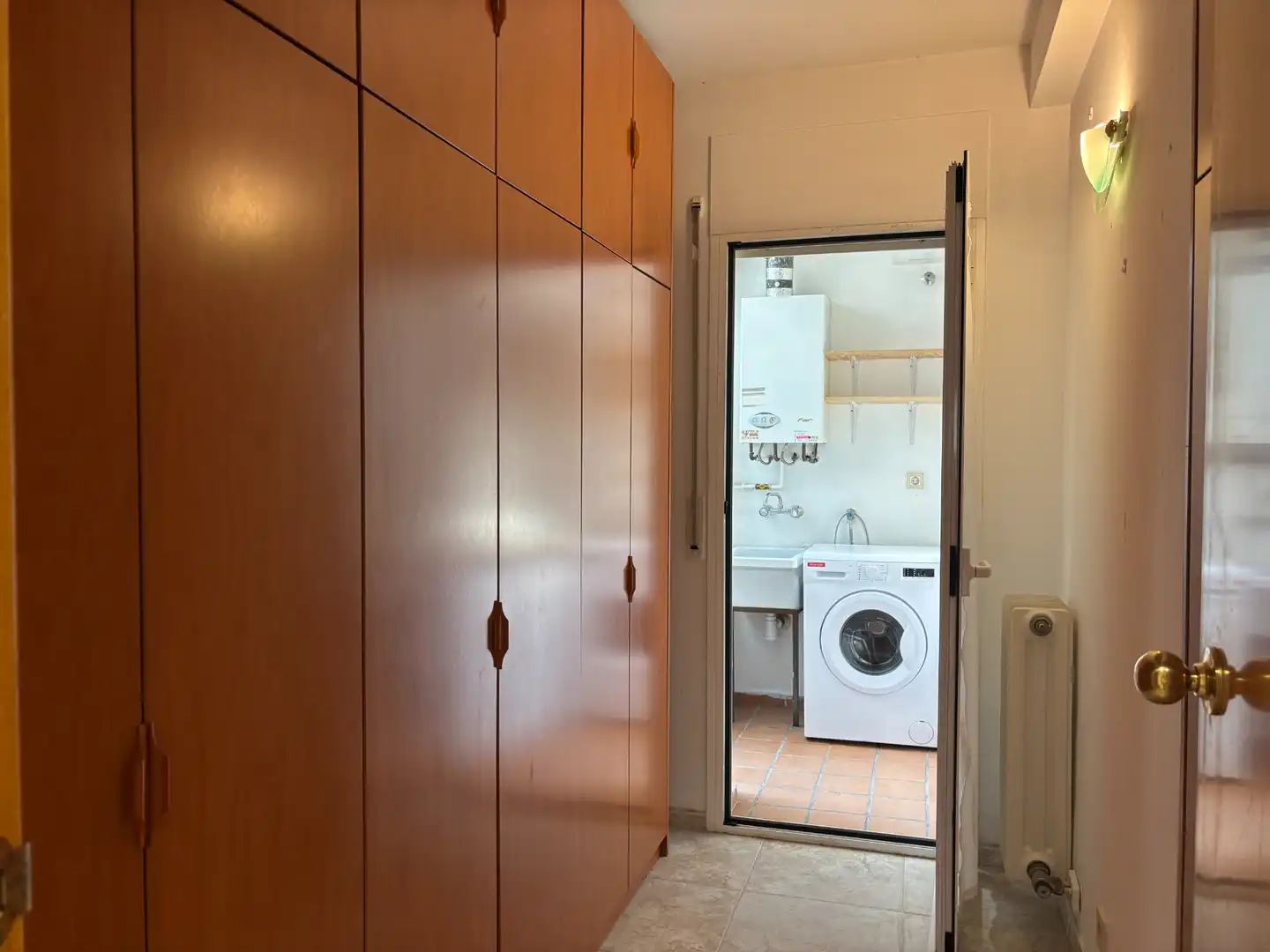 Wohnung zum Verkauf in Girona mit Klimaanlage, Heizung und Balkon