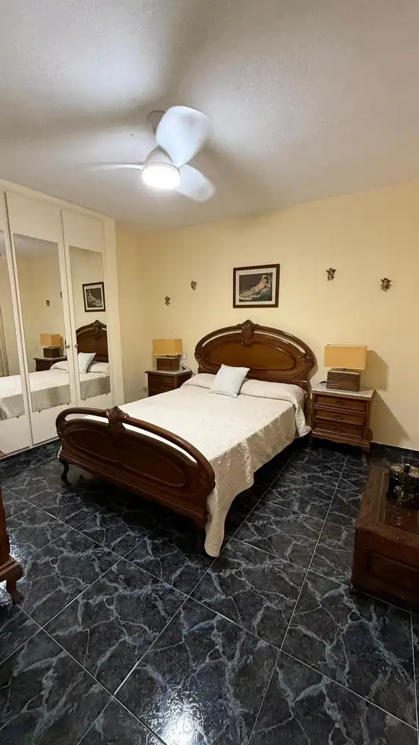 Habitación de Apartamento en venta en Benidorm con Aire acondicionado, Calefacción y Jardín privado