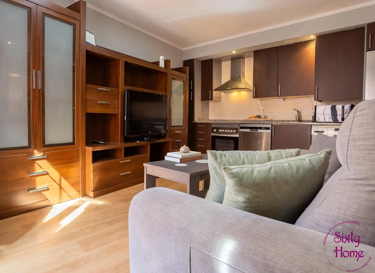 Living room of Flat for sale in Zaragoza  with Heating, Parquet flooring and Furnished