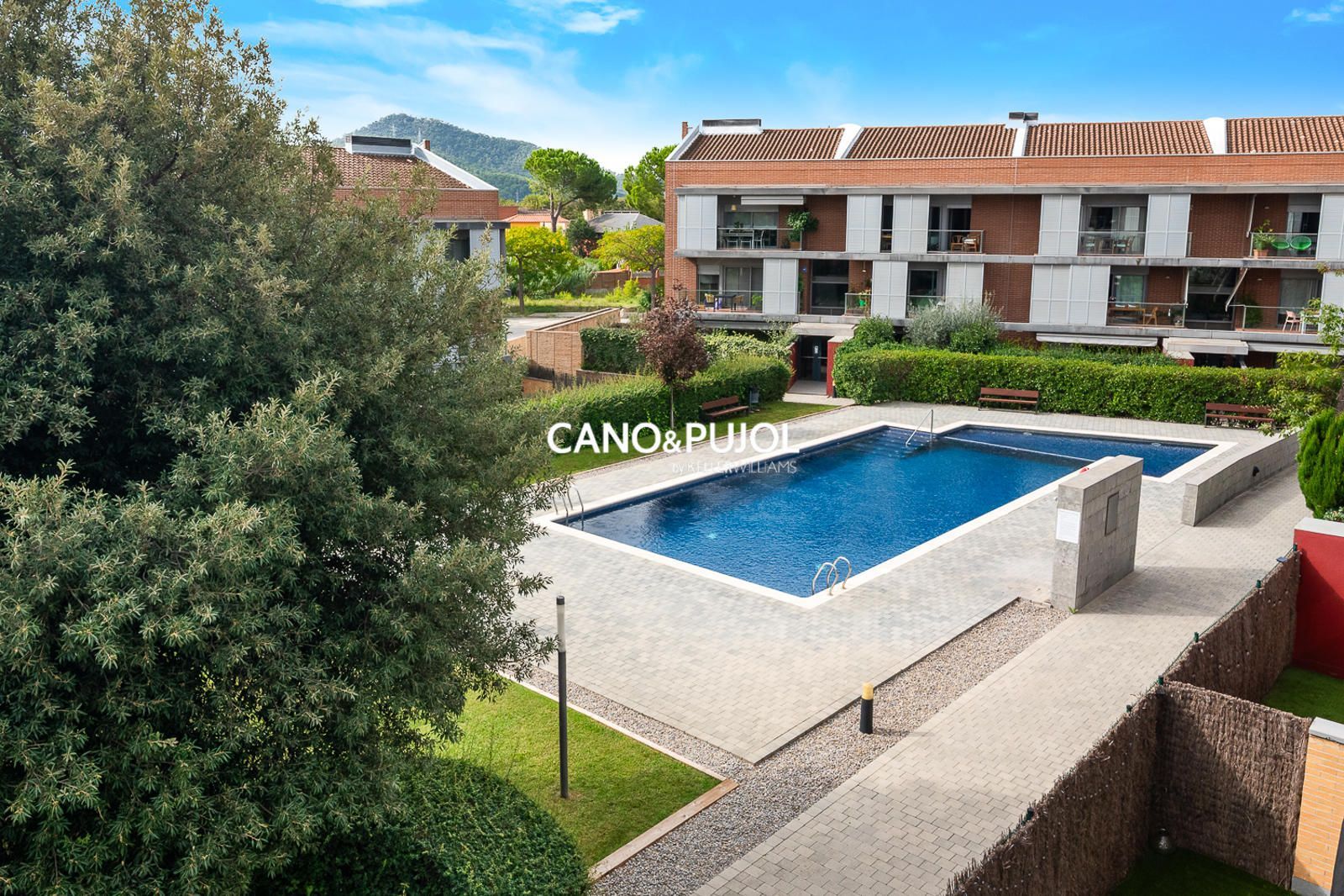Piscina de Pis en venda en Sant Cugat del Vallès amb Calefacció, Terrassa i Traster