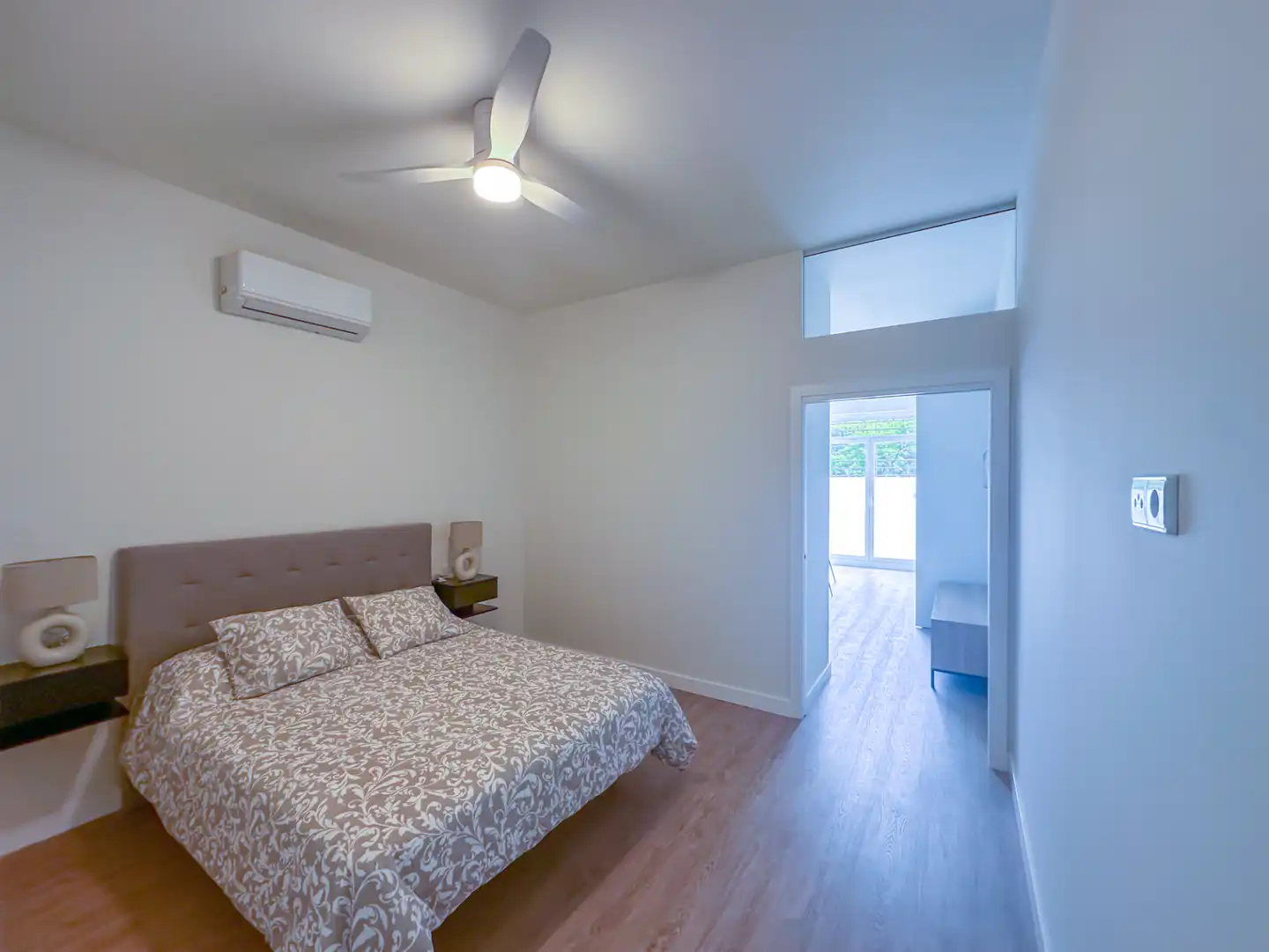 Bedroom of Flat for sale in Sevilla  with Air Conditioner, Furnished and Oven