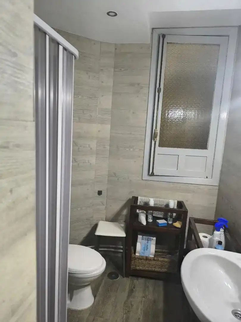 Badezimmer von Wohnung zur Miete in  Granada Capital mit Balkon
