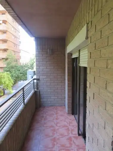 Terraza de Piso para compartir en Valencia con Amueblado y Balcón