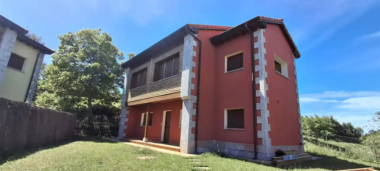 Vista exterior de Casa o xalet en venda en Ribadesella amb Balcó