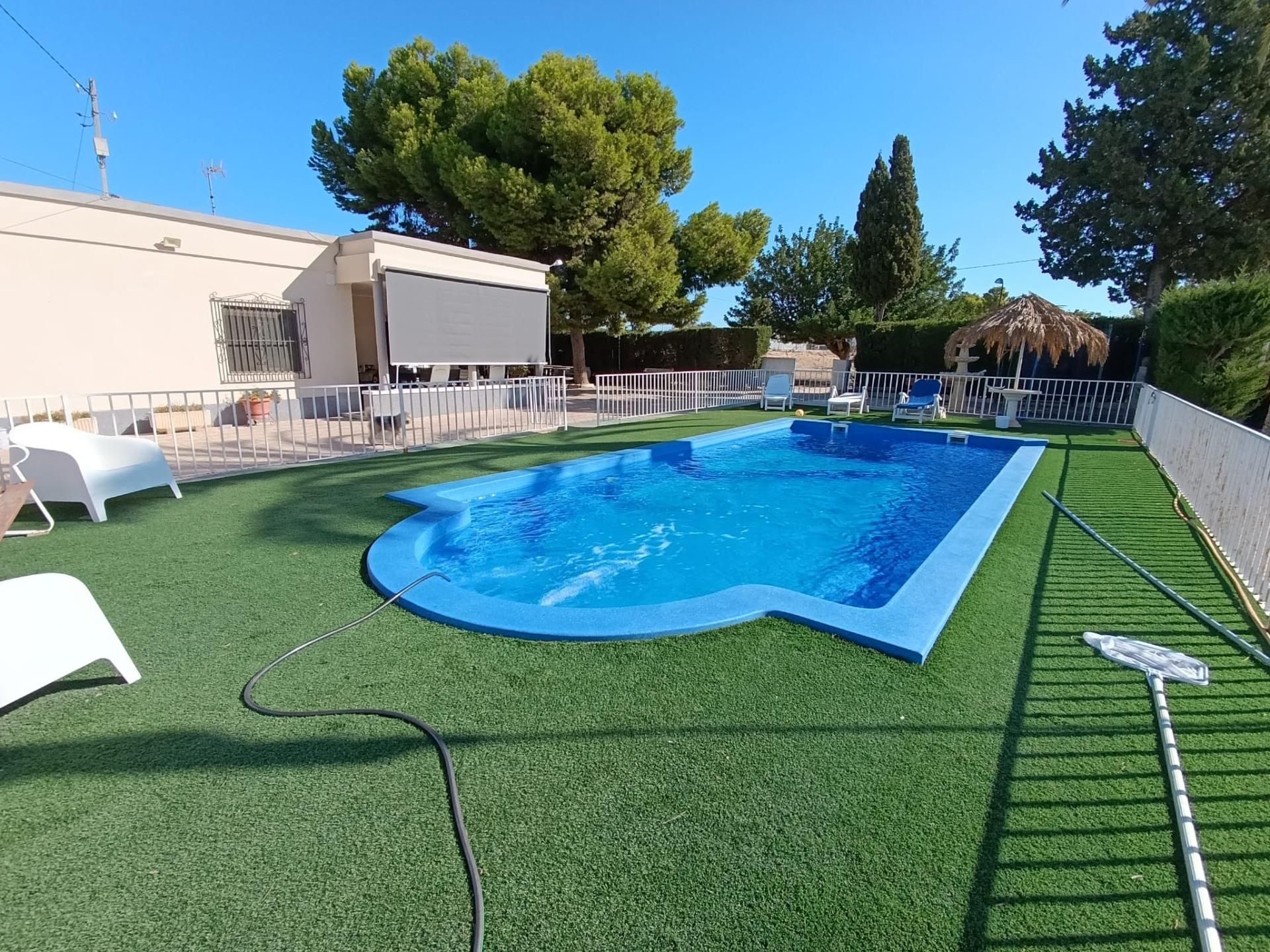 Piscina de Casa o xalet en venda en Elche / Elx amb Jardí privat, Terrassa i Traster