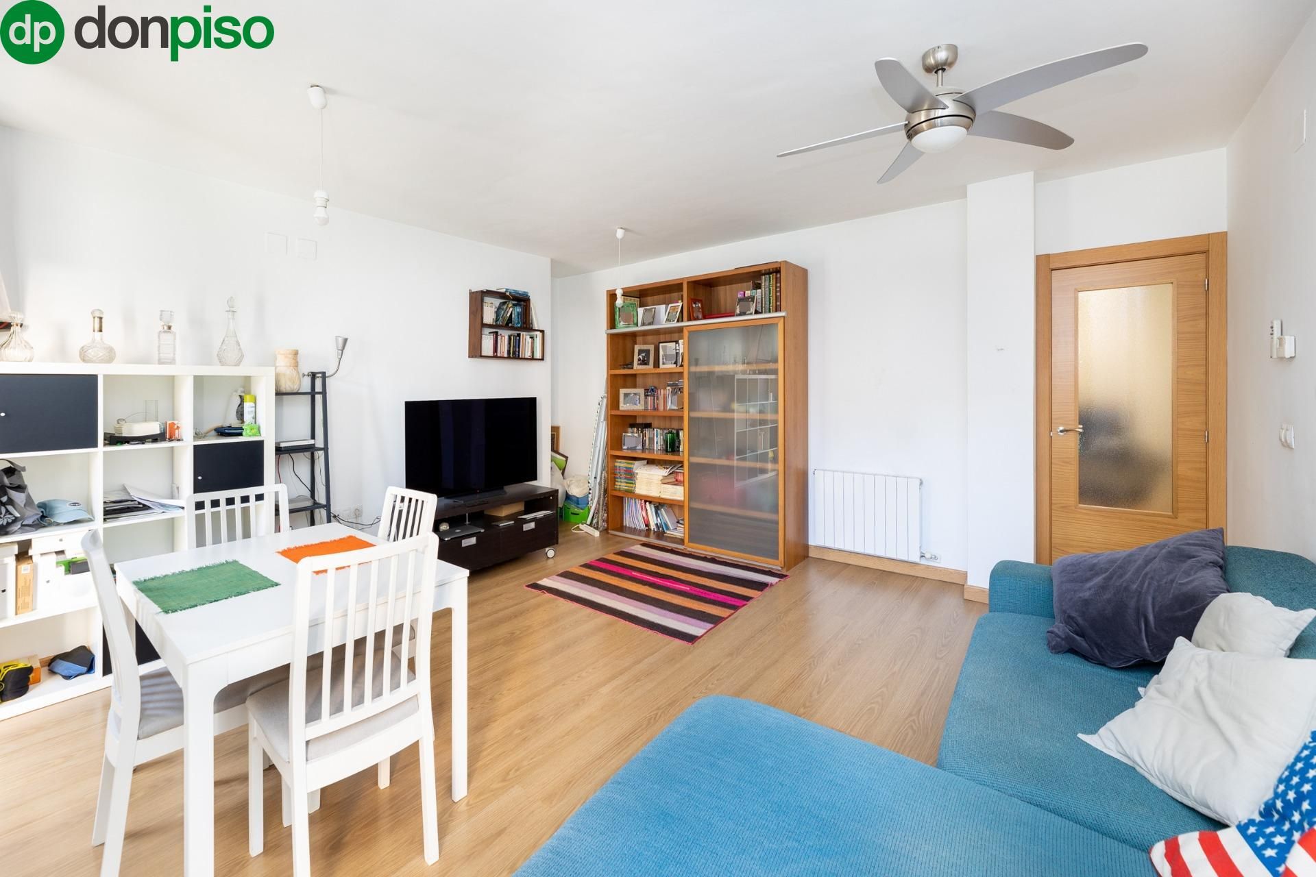 Sala d'estar de Pis en venda en  Granada Capital amb Calefacció i Traster