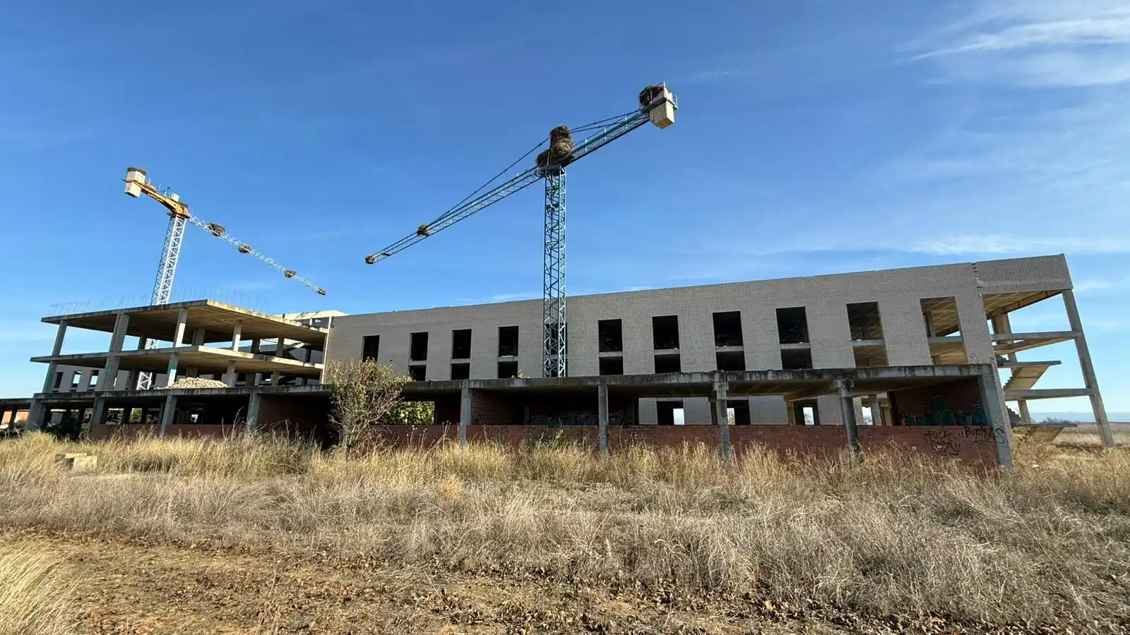 Vista exterior de Edificio en venta en Sidamon