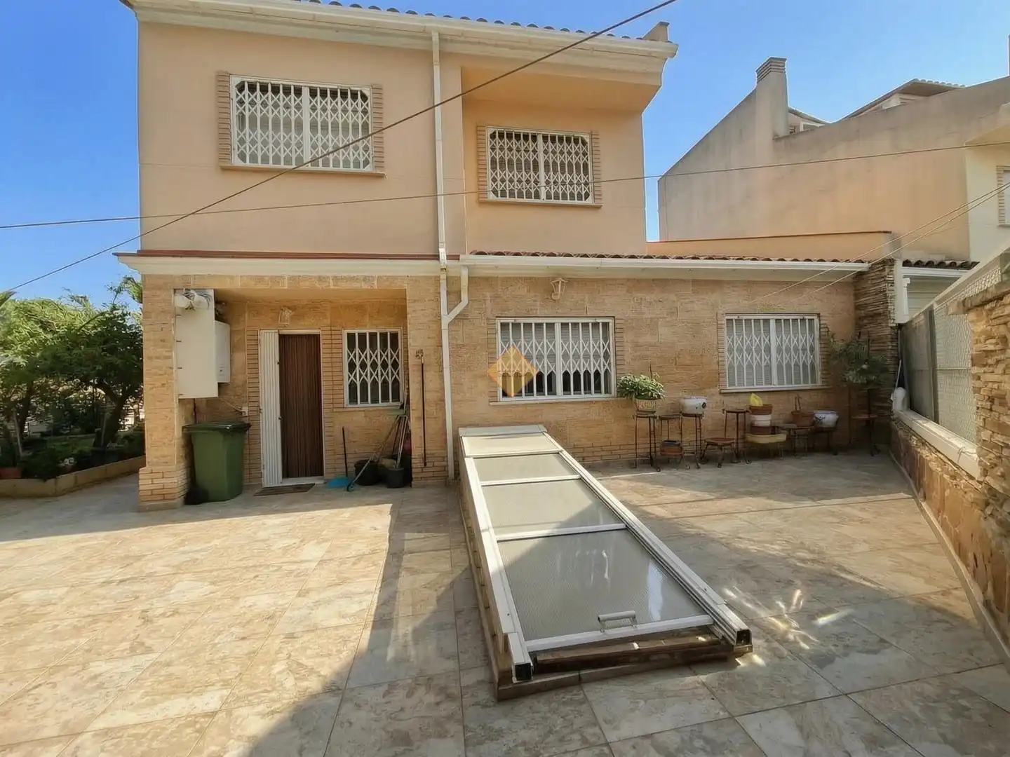 Vista exterior de Casa o xalet en venda en Paterna amb Aire condicionat, Calefacció i Jardí privat