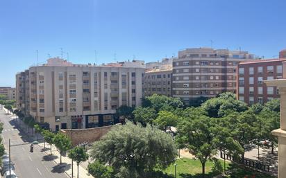 Vista exterior de Pis en venda en Castellón de la Plana / Castelló de la Plana amb Terrassa i Moblat