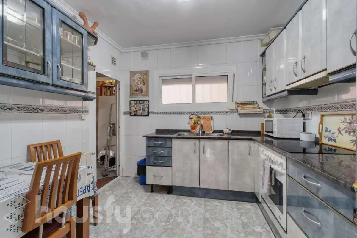 Kitchen of Flat for sale in Vilafranca del Penedès  with Air Conditioner, Heating and Storage room
