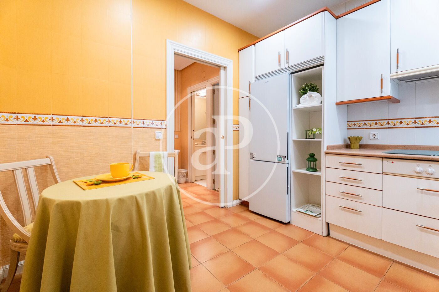 Cocina de Piso de alquiler en  Madrid Capital con Aire acondicionado, Calefacción y Amueblado