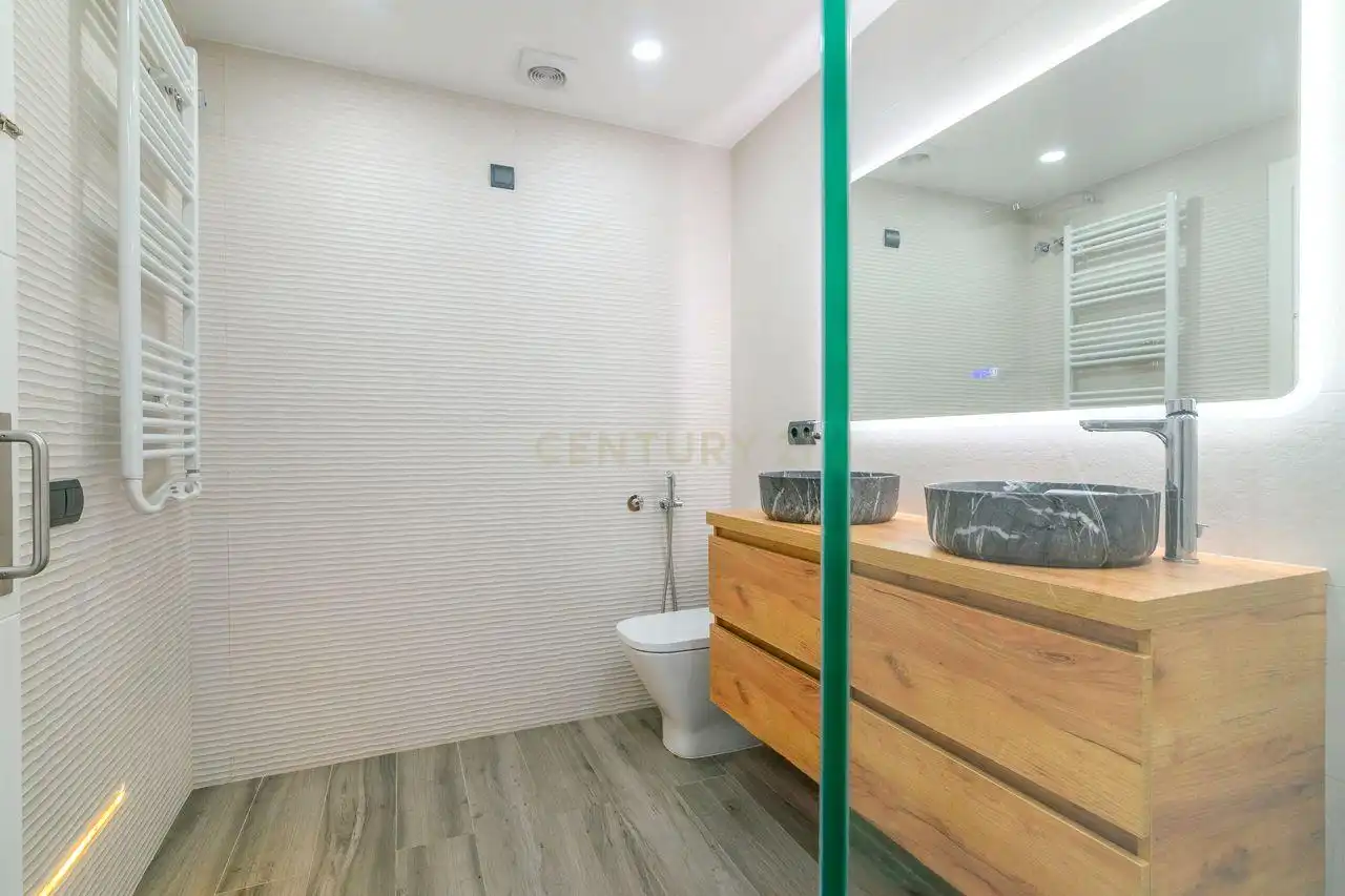 Baño de Apartamento en venta en Molins de Rei con Aire acondicionado, Trastero y Balcón