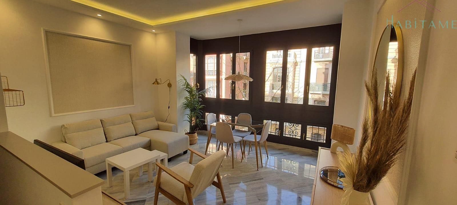 Living room of Apartment to rent in  Granada Capital  with Air Conditioner, Heating and Furnished