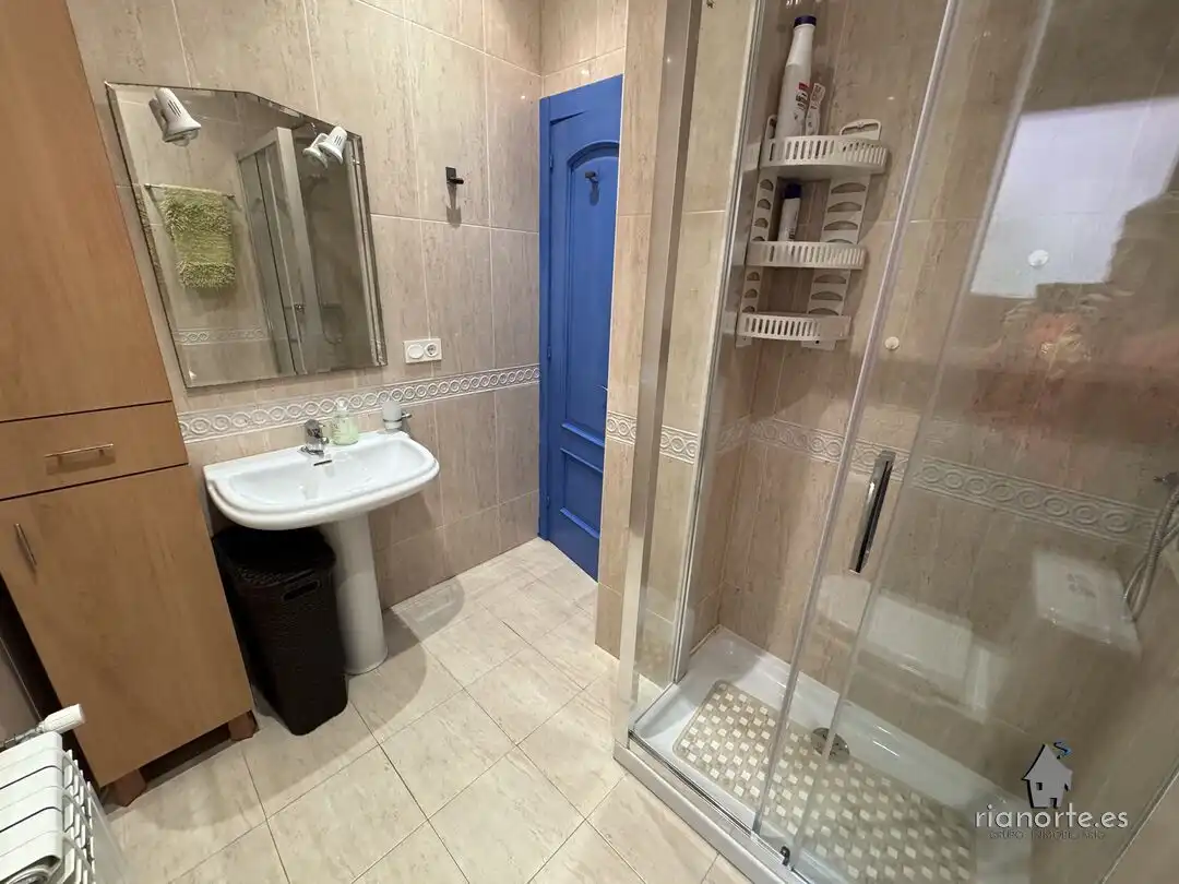 Bany de Apartament en venda en Ribadesella amb Calefacció i Terrassa