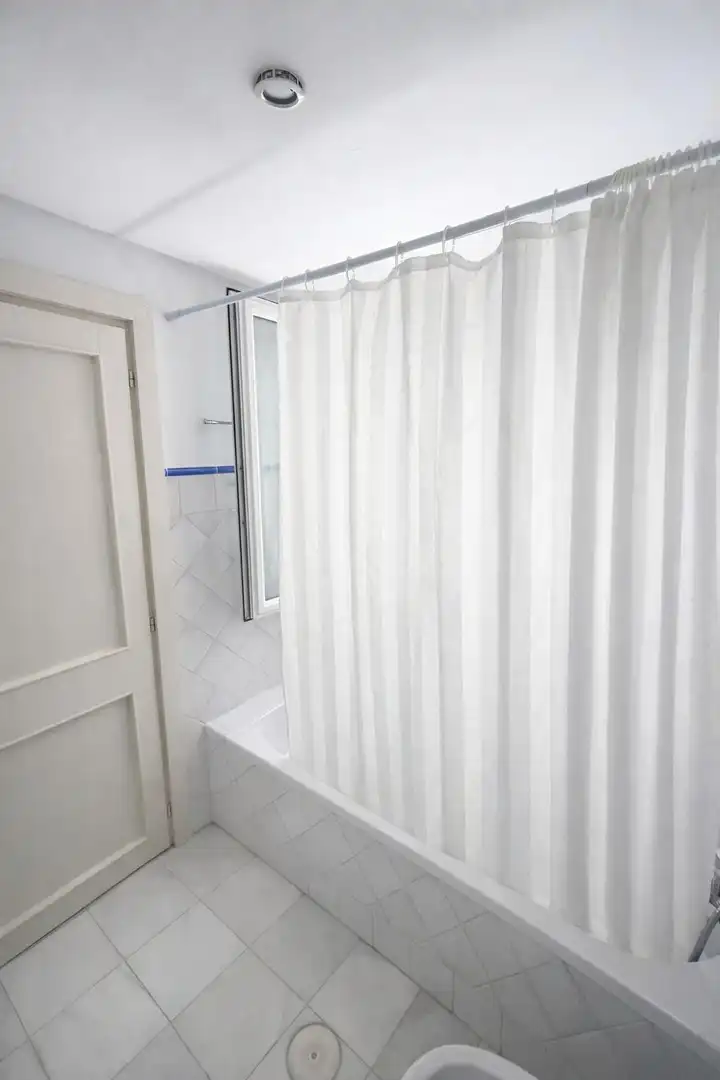 Baño de Piso de alquiler en Sevilla con Aire acondicionado, Terraza y Trastero