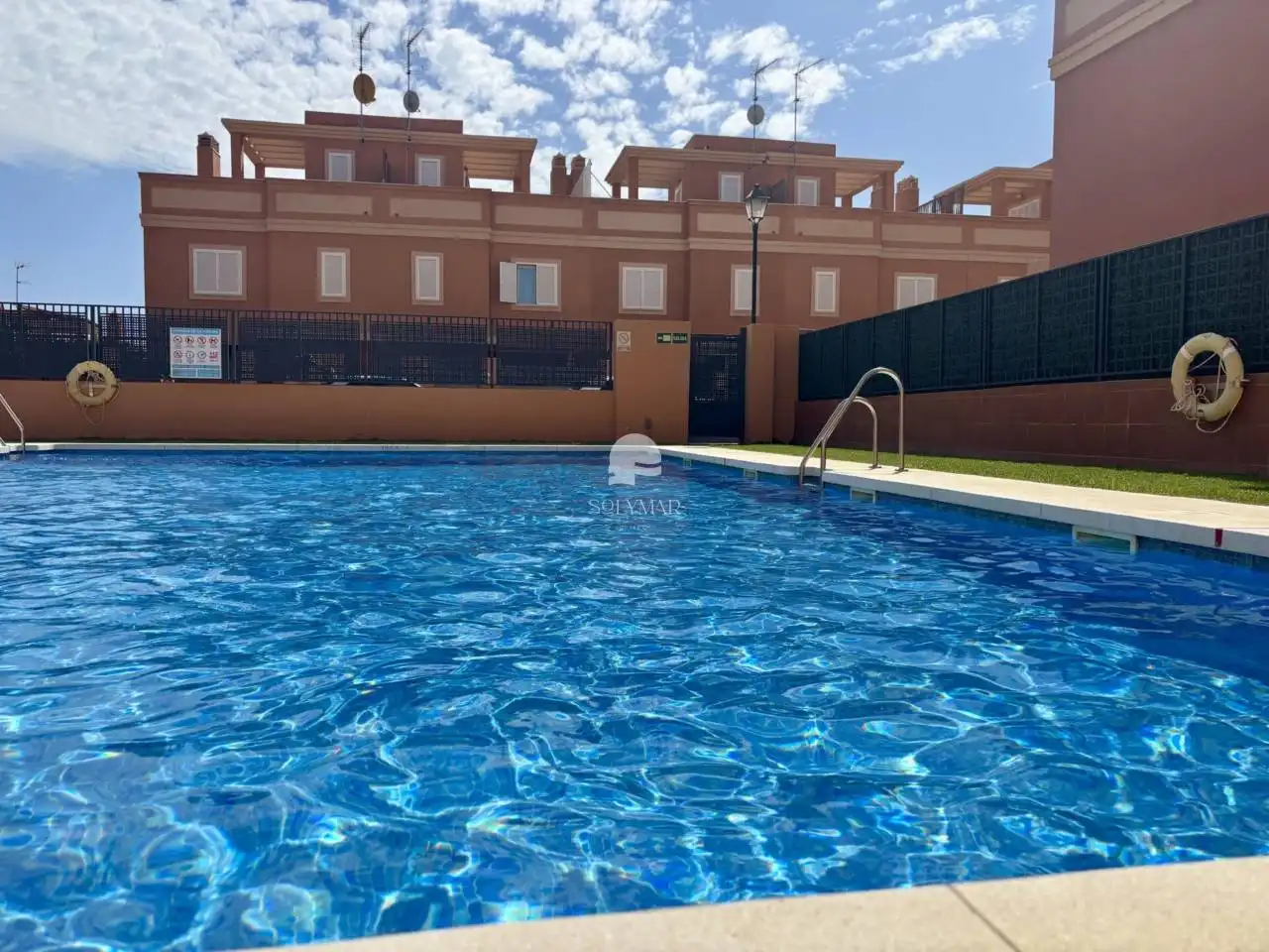 Schwimmbecken von Einfamilien-Reihenhaus zur Miete in Vélez-Málaga mit Klimaanlage, Terrasse und Möbliert