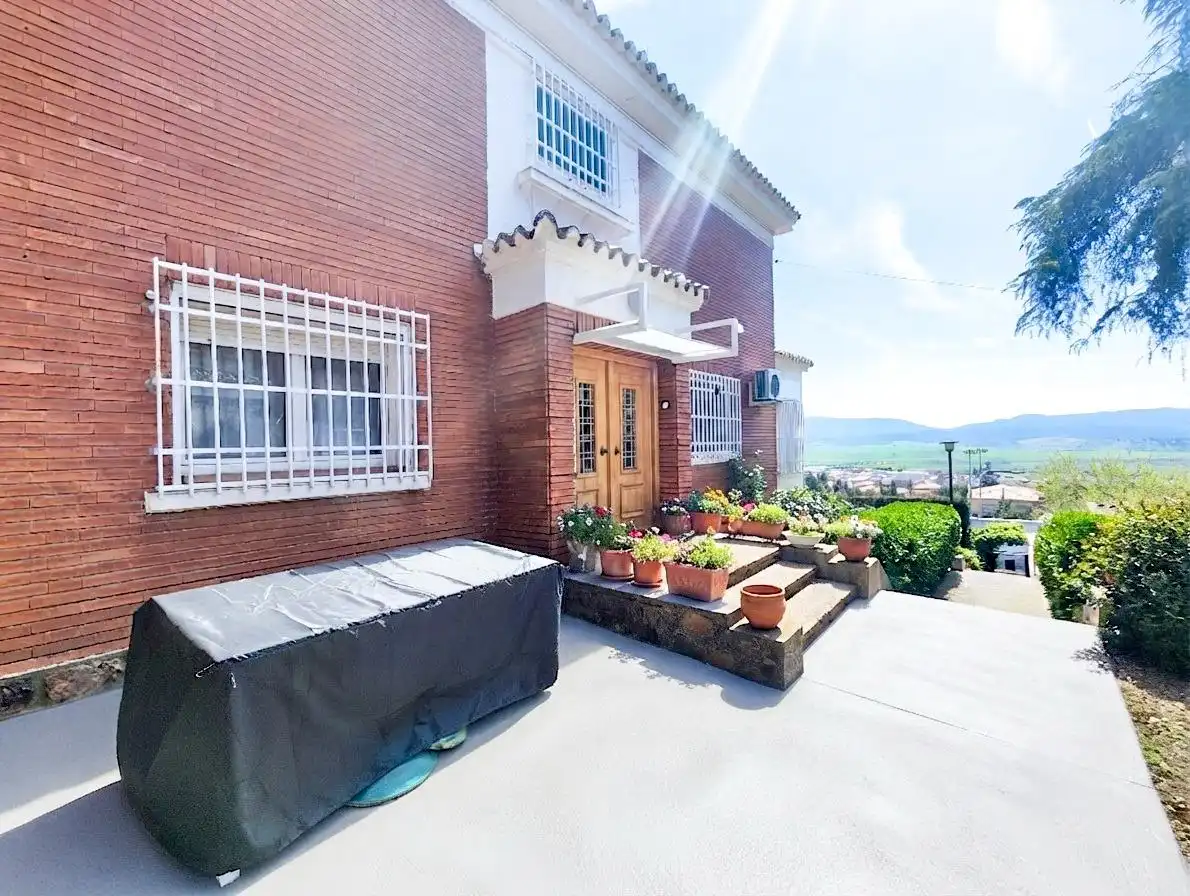 Vista exterior de Casa o chalet en venta en Puertollano con Aire acondicionado, Calefacción y Jardín privado
