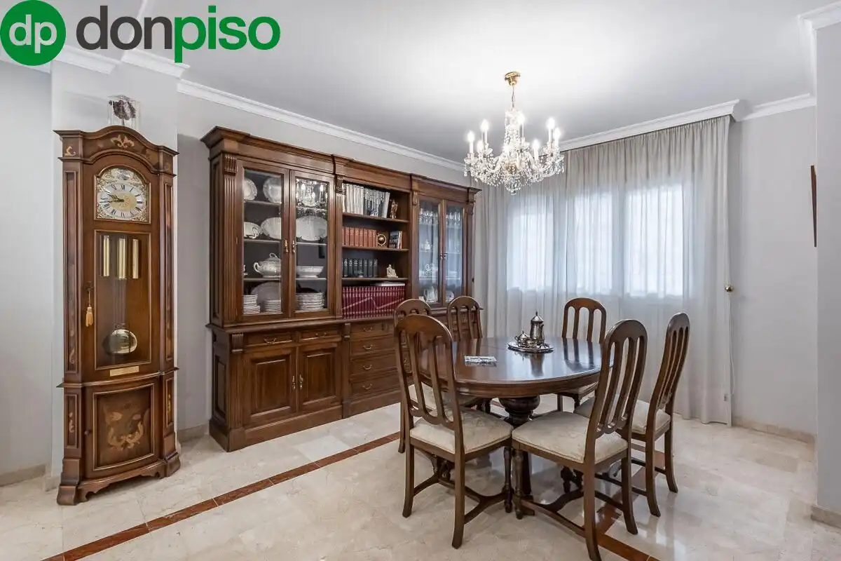 Comedor de Casa adosada en venta en Granada con Calefacción, Jardín privado y Terraza