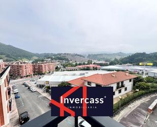 Vista exterior de Àtic en venda en Castro-Urdiales amb Terrassa