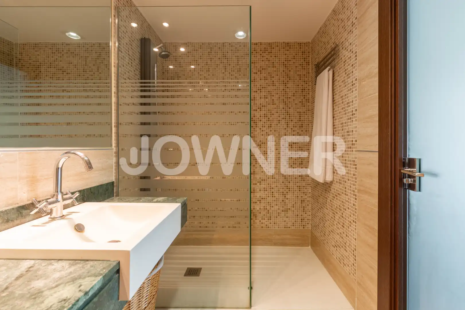 Bathroom of Flat for rent in Madrid  with Air Conditioner and Furnished