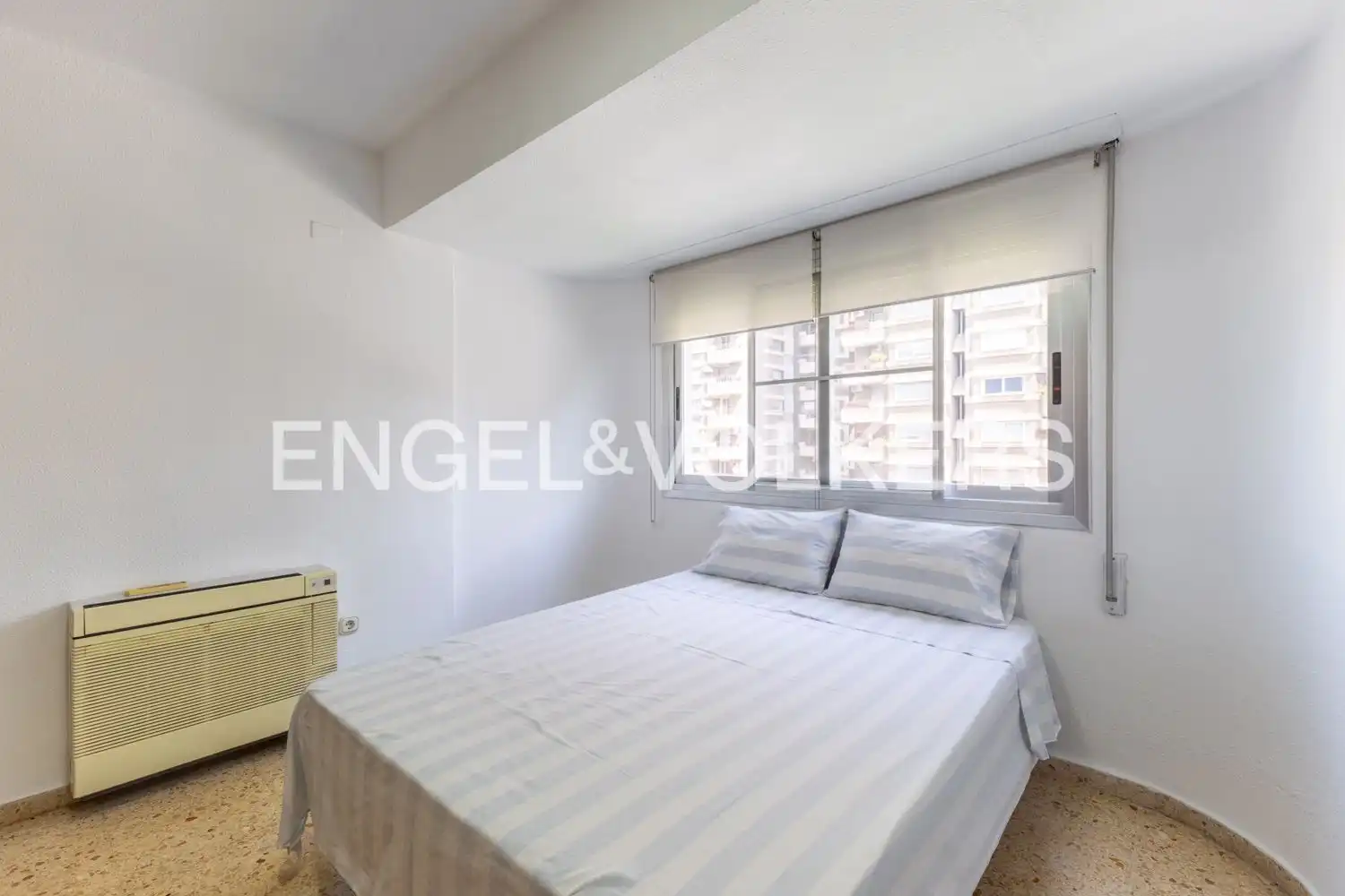 Bedroom of Flat for rent in Valencia  with Air Conditioner, Heating and Terrace