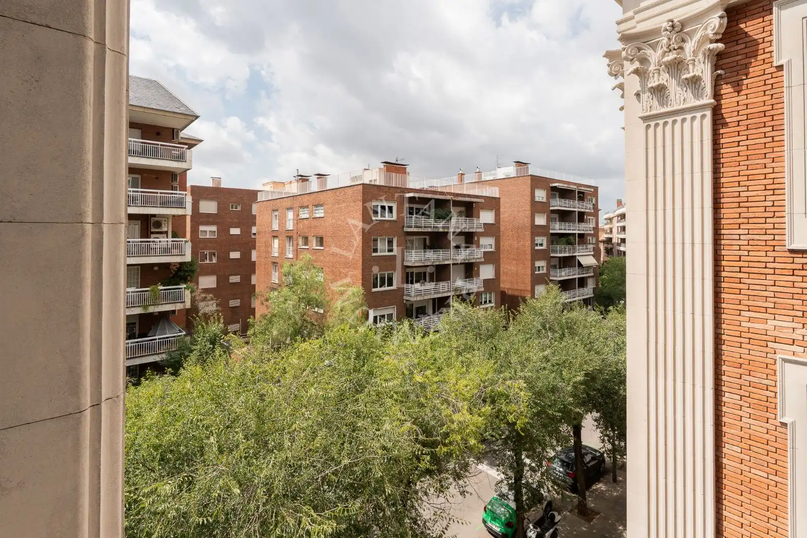 Vista exterior de Piso en venta en Barcelona con Trastero