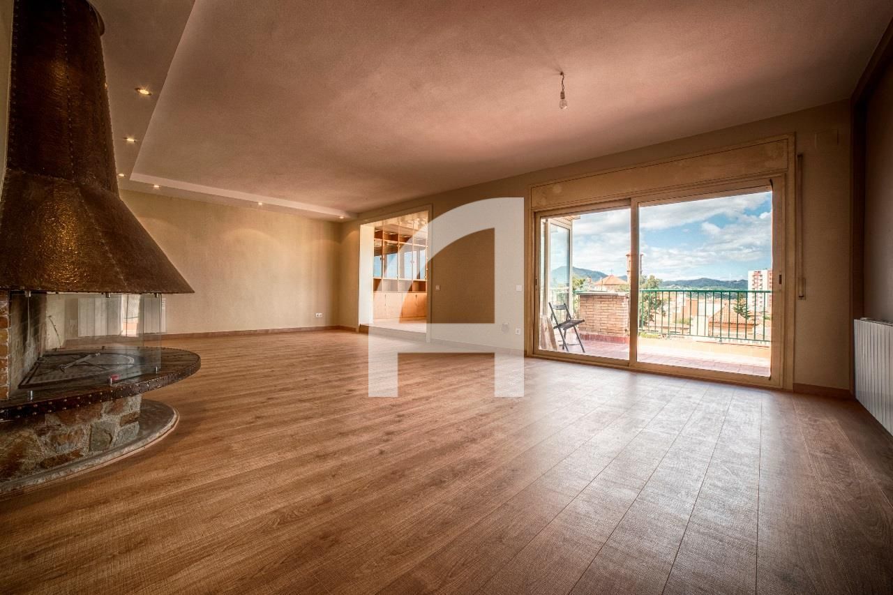 Living room of Attic for sale in Sant Feliu de Llobregat  with Air Conditioner, Heating and Terrace