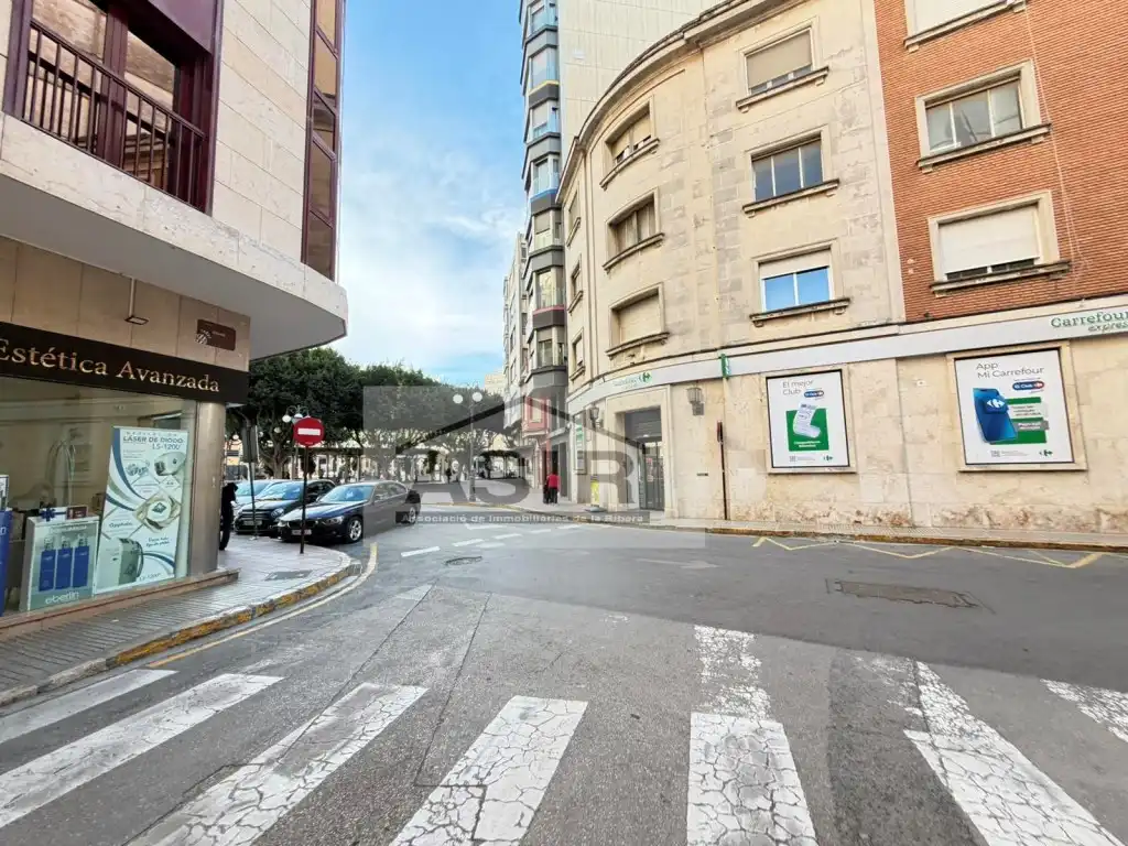 Vista exterior de Local en venta en Alzira