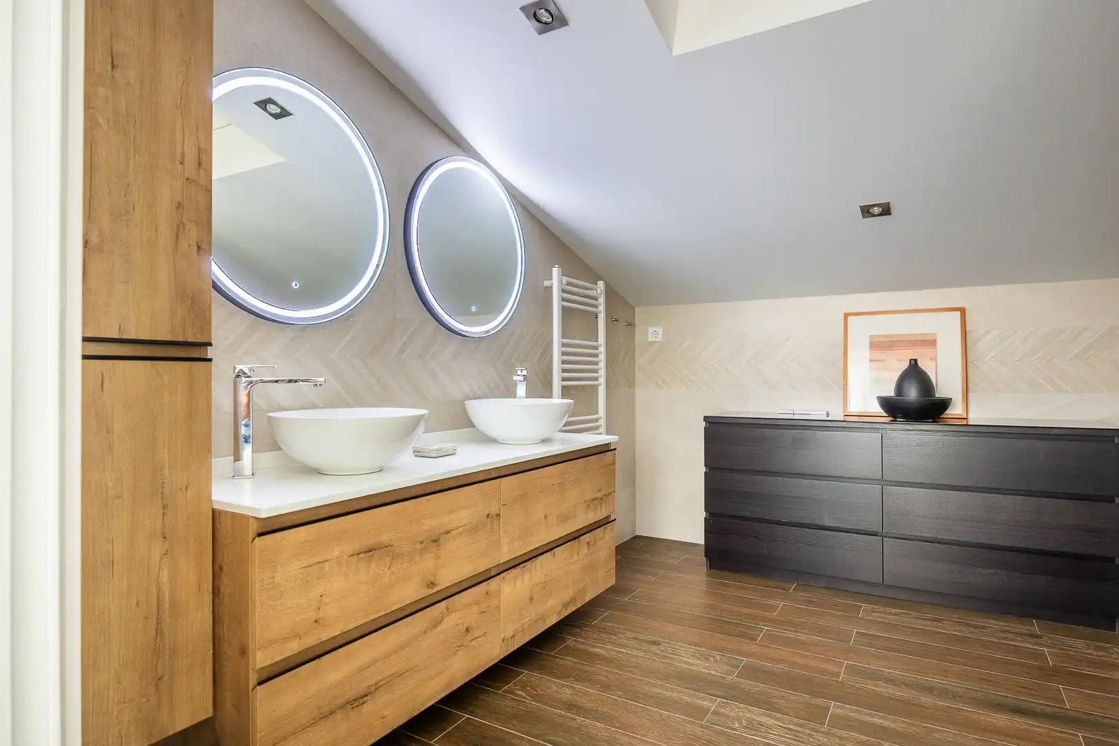Bathroom of Houses for sale in Espartinas  with Air Conditioner, Heating and Swimming Pool
